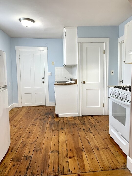 31 Congress St in Milford, MA - Building Photo