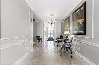 2121 Nicholasville Rd in Lexington, KY - Building Photo - Building Photo