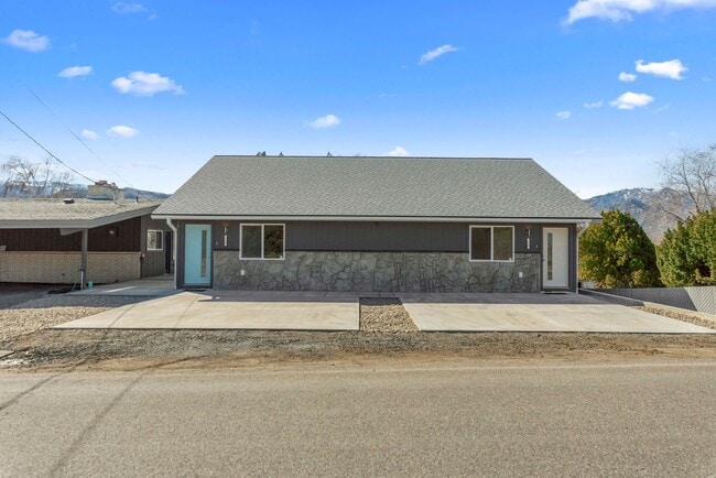 544 N Colorado Ave-Unit -546 N Colorado Ave in East Wenatchee, WA - Building Photo - Building Photo