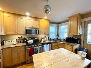 23 Iroquois St, Unit 1 in Boston, MA - Building Photo - Building Photo