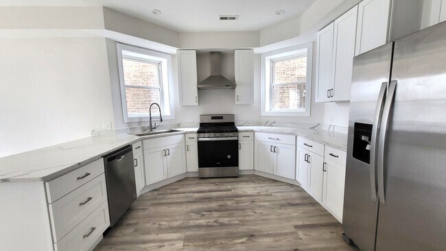 2904 W Nelson St in Chicago, IL - Building Photo - Building Photo