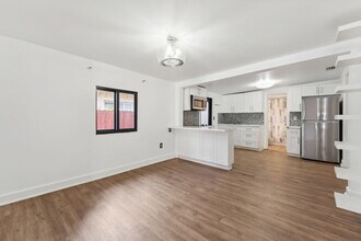 1204 NW 70th St in Miami, FL - Building Photo - Building Photo