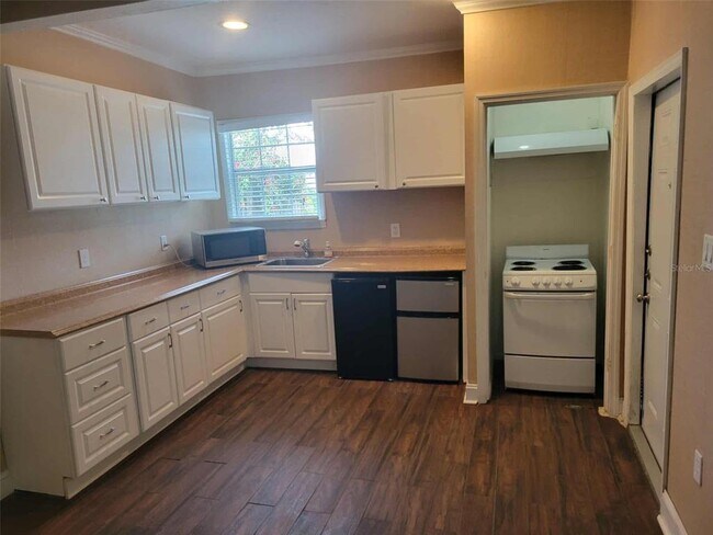 1759 Fruitville Rd-Unit -Garage in Sarasota, FL - Building Photo - Building Photo