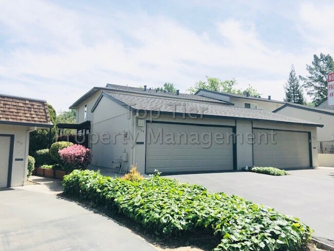 property at 1725 Holland Cir
