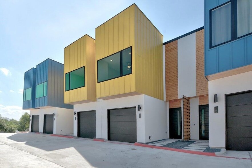 2108 Tillery St in Austin, TX - Building Photo