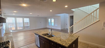 1265 S Central Pkwy in Tracy, CA - Building Photo - Building Photo