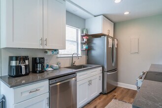 77 Lighthouse Rd in Hilton Head Island, SC - Building Photo - Building Photo