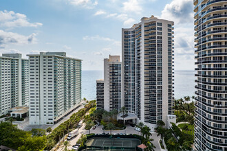 L'Hermitage Condominiums in Fort Lauderdale, FL - Building Photo - Building Photo