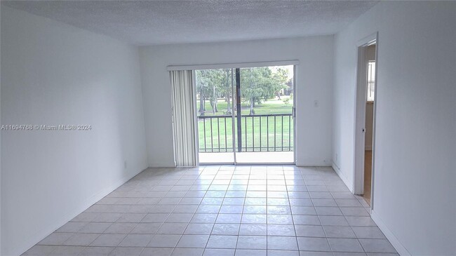 7911 N Colony Cir in Tamarac, FL - Building Photo - Building Photo