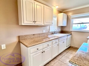216 Avenue H-Unit -D in Redondo Beach, CA - Building Photo - Building Photo