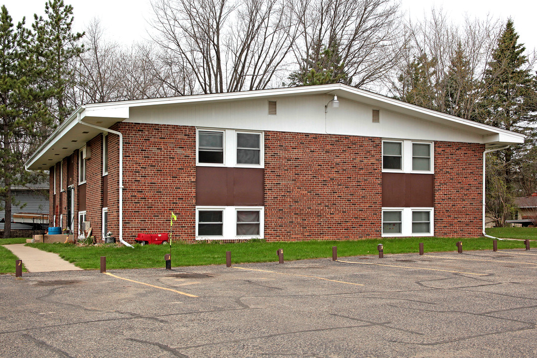 Spruce Manor Apartments in Annandale, MN - Building Photo