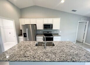 2707 NE 7th Ave in Cape Coral, FL - Building Photo - Building Photo