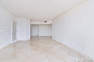 21205 NE 37th Ave, Unit 3204 in Aventura, FL - Building Photo - Building Photo