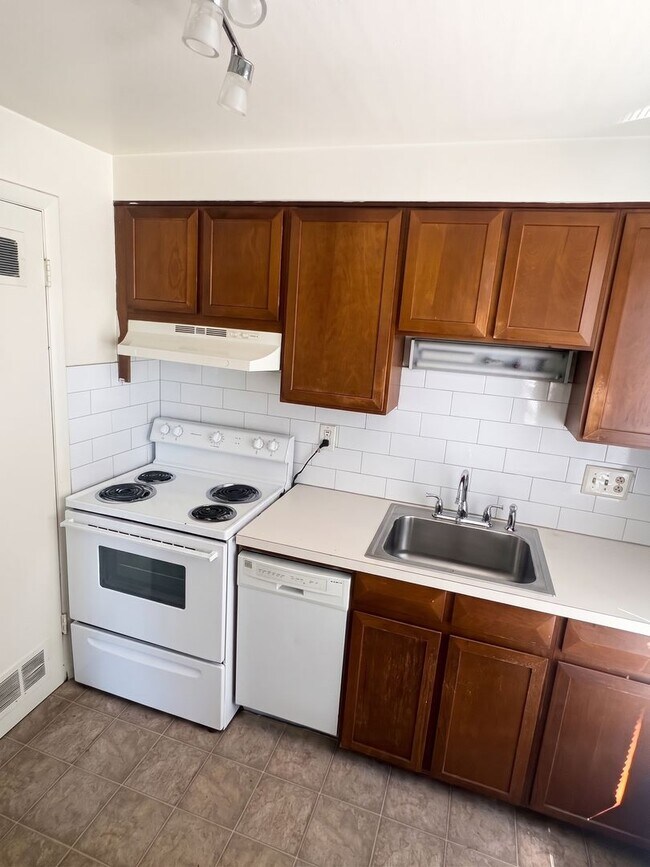 property at 1133 N Clarkson St