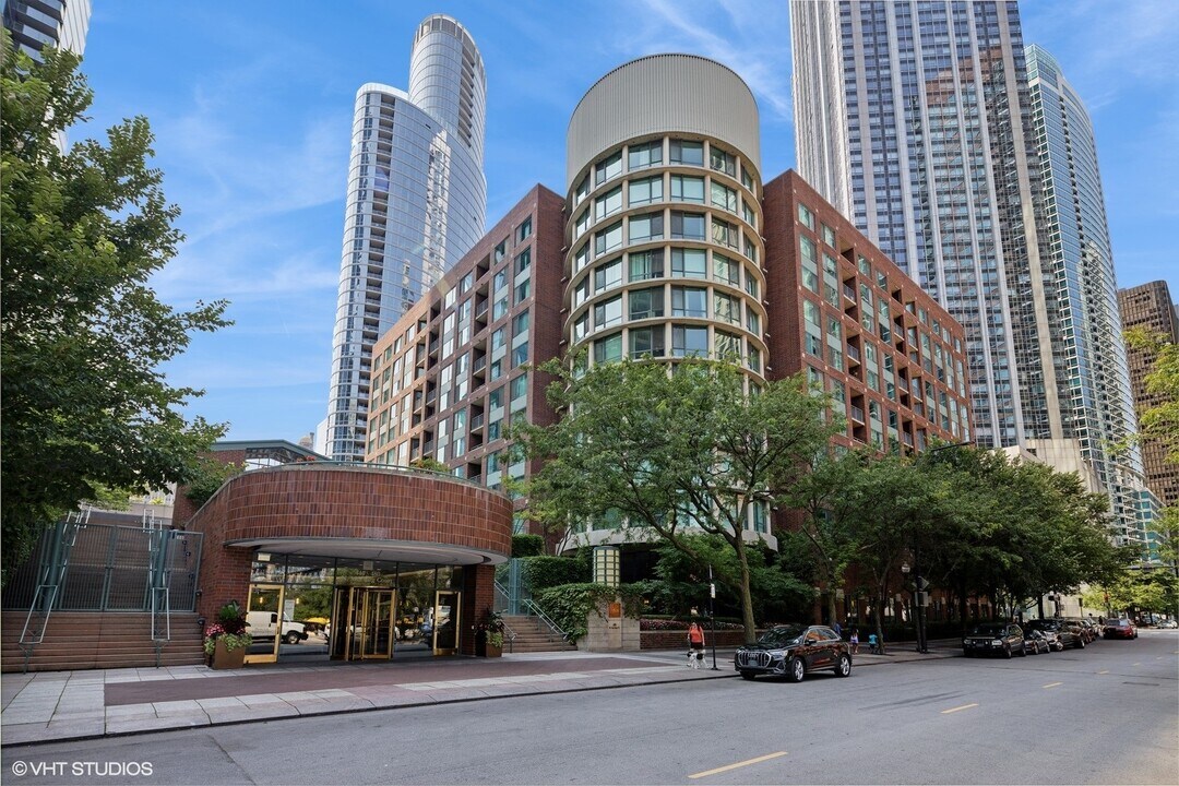 480 N McClurg Ct, Unit 312 in Chicago, IL - Building Photo