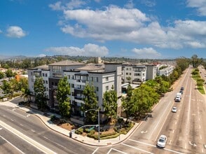 Latitude 33 in Escondido, CA - Foto de edificio - Building Photo