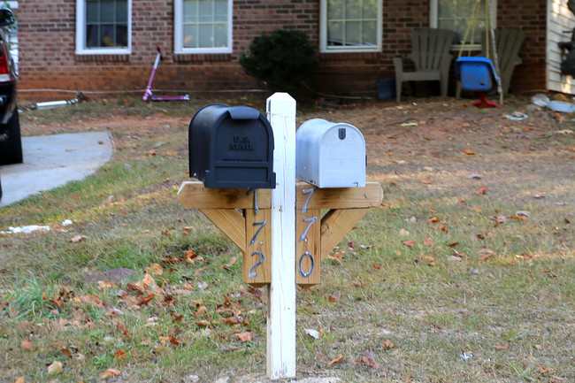 770-772 Farm Creek Rd NE in Woodstock, GA - Building Photo - Building Photo