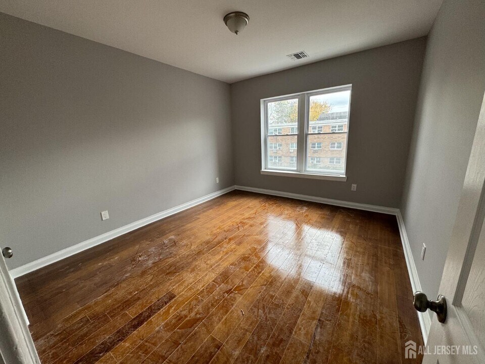 122 Myrtle Ave in Irvington, NJ - Building Photo