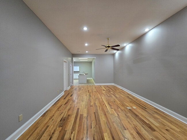 900 Race Track Rd in Sumter, SC - Foto de edificio - Building Photo