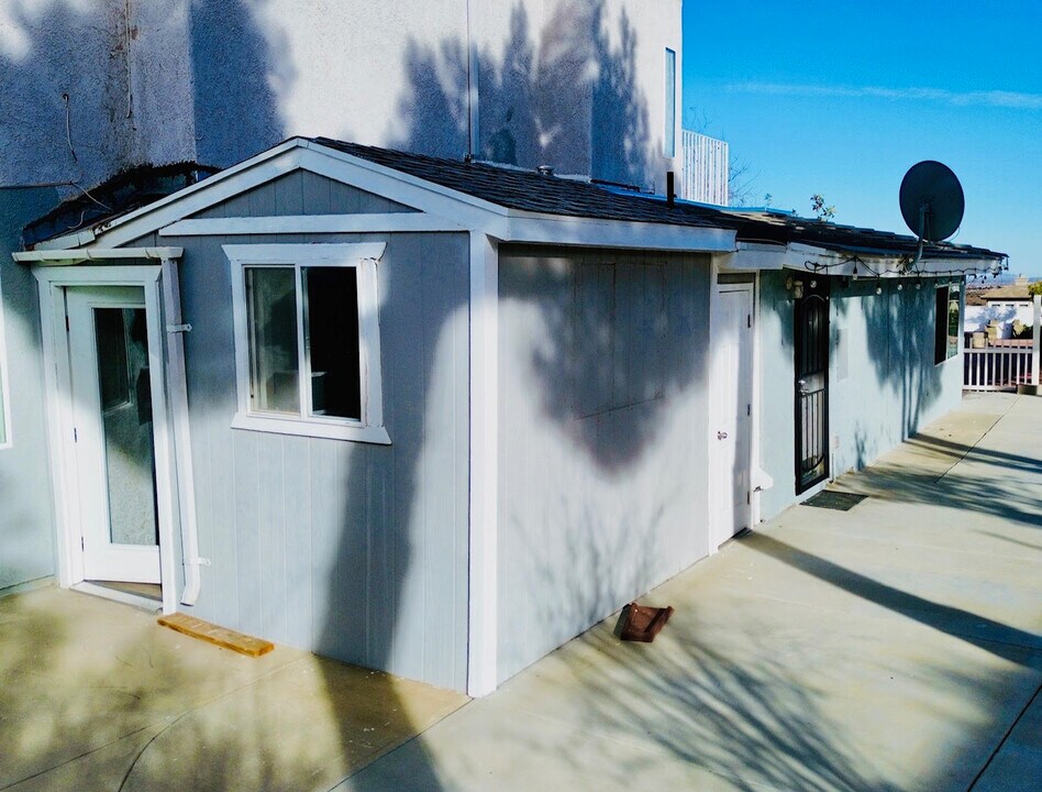 318 Sugar Loaf Dr in Palmdale, CA - Foto de edificio