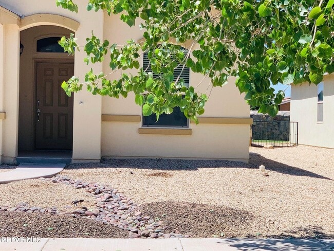 3837 Loma Cristobal in El Paso, TX - Building Photo - Building Photo