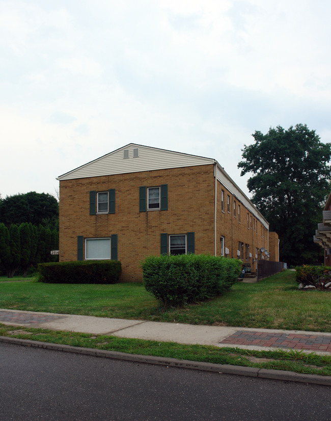 2114 Market Ave N in Canton, OH - Building Photo - Building Photo