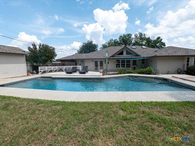 property at 300 Las Plumas Dr