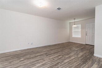 672 Fallow Ln in Alvin, TX - Building Photo - Building Photo