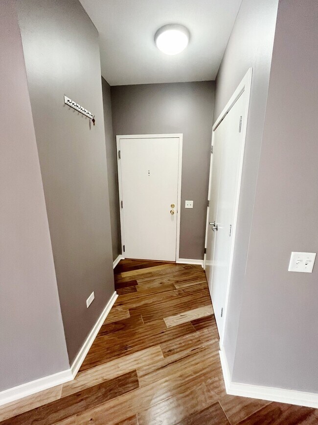 1075 W Roosevelt Rd in Chicago, IL - Building Photo - Building Photo