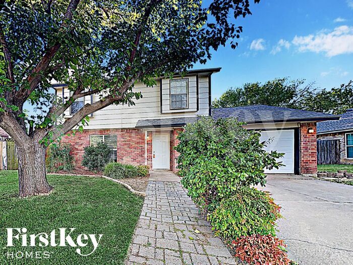 7505 Evergreen Dr in Watauga, TX - Foto de edificio