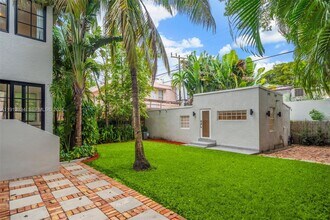 151 NE 43rd St in Miami, FL - Building Photo - Building Photo
