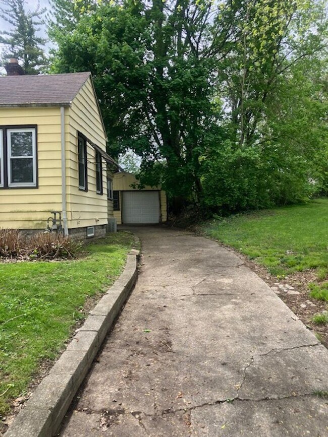 925 E Mulberry St in Kokomo, IN - Building Photo - Building Photo