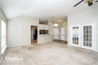 2338 Loyanne Dr in Spring, TX - Foto de edificio - Building Photo