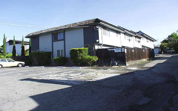 4664 Heyer Ave in Castro Valley, CA - Foto de edificio - Building Photo