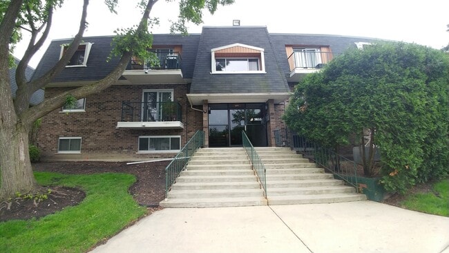 property at 3855 N Parkway Dr