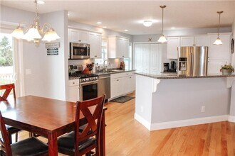 25 Windward Dr in Portsmouth, RI - Building Photo - Building Photo