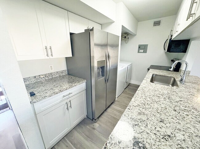 4465 Treehouse Ln in Tamarac, FL - Building Photo - Building Photo