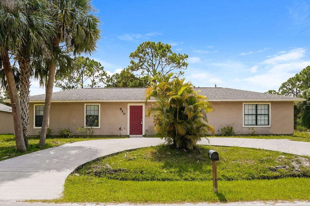 850 Airport Ave SE in Palm Bay, FL - Building Photo
