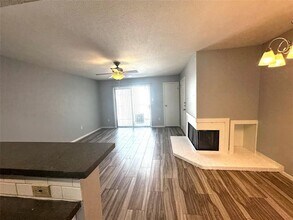18617 Egret Bay Blvd in Houston, TX - Foto de edificio - Building Photo