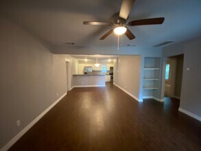 1535 E Elmore Ave in Dallas, TX - Building Photo - Building Photo