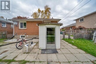 55 Moore St in Brampton, ON - Building Photo - Building Photo