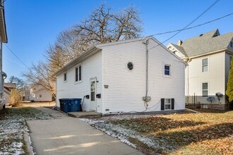 1007 Jackson St in Oshkosh, WI - Building Photo - Building Photo