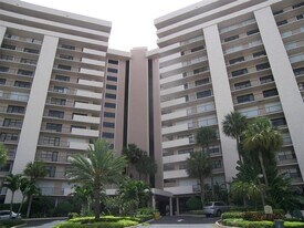 5000 N Ocean Dr in Sea Ranch Lakes, FL - Building Photo