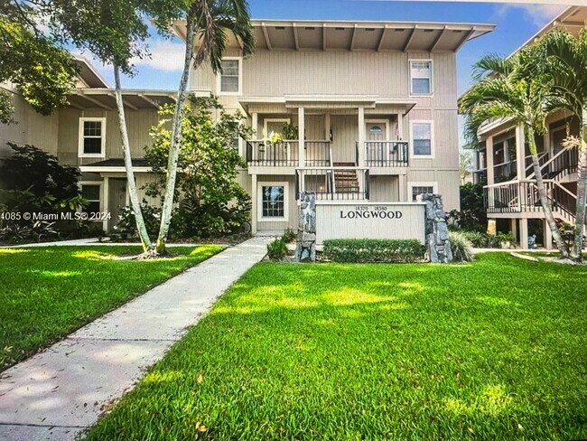 18380 SE Wood Haven Ln in Tequesta, FL - Building Photo - Building Photo
