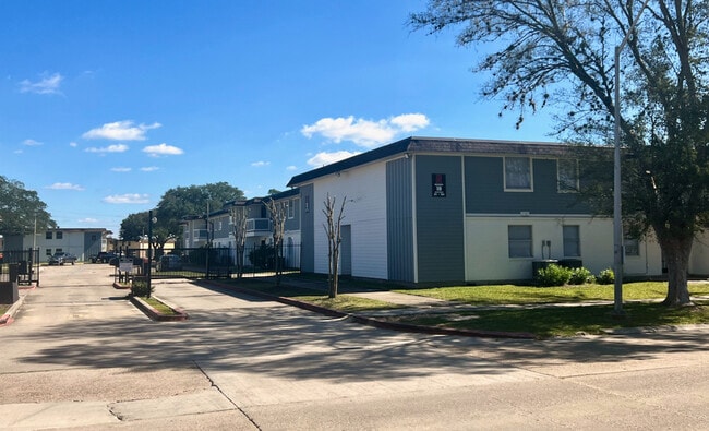 Tiger Den Apartments in Baton Rouge, LA - Foto de edificio - Building Photo