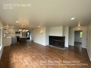 14559 37th Ave NE in Lake Forest Park, WA - Building Photo - Building Photo