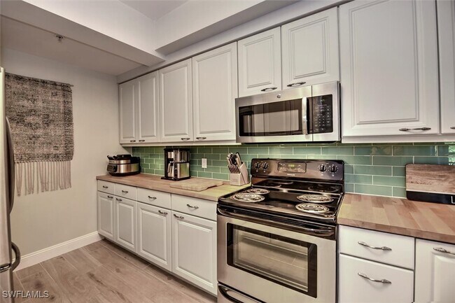 1160 Reserve Way in Naples, FL - Building Photo - Building Photo