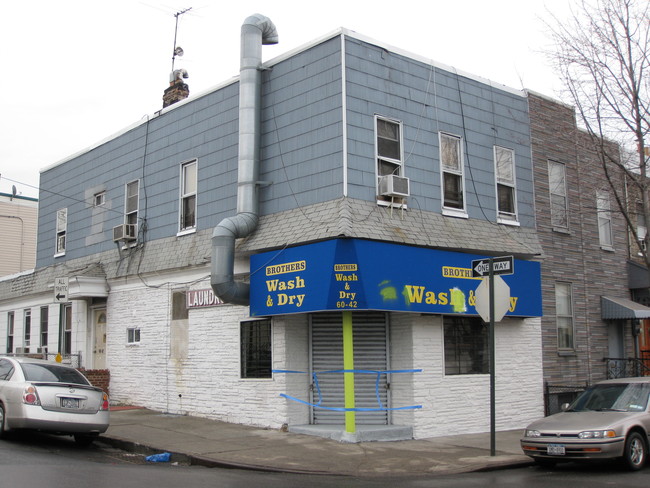 5420 Nurge Ave in Flushing, NY - Building Photo - Building Photo