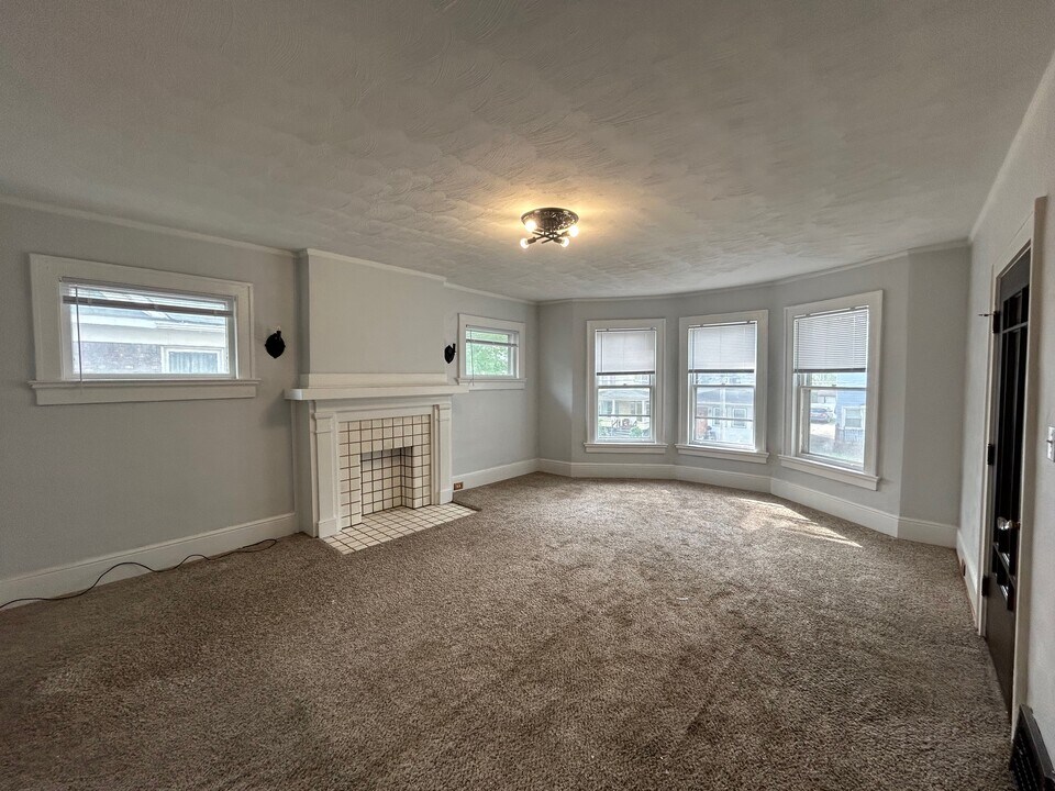 1036 W 7th St in Erie, PA - Building Photo