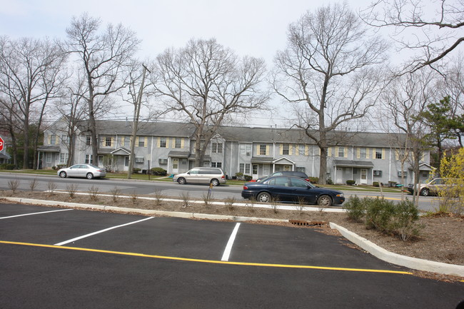 1-40 Louisburg Sq in Lakewood, NJ - Building Photo - Building Photo